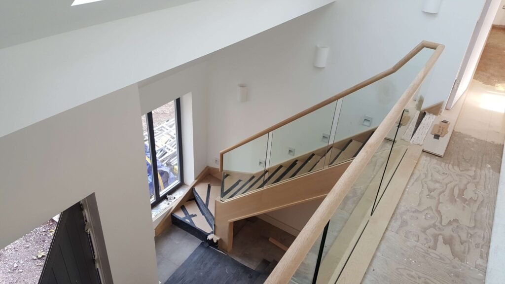 floating glass for gallery and stairs